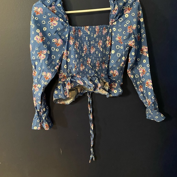 Blue Floral Sweetheart Crop Top - Picture 2 of 4